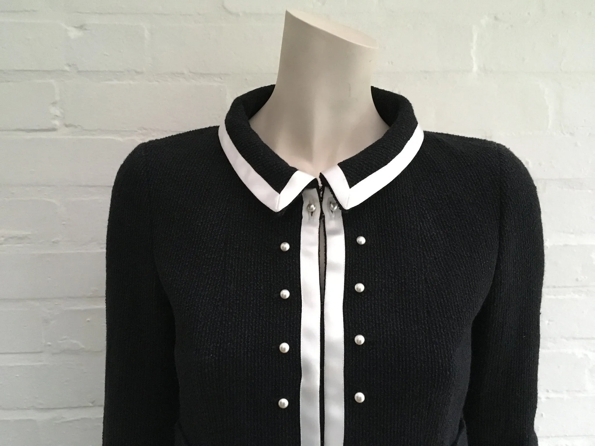 Chanel 04P Black Wool Silk 2-piece suit F 36 UK 8 US 4 S LADIES