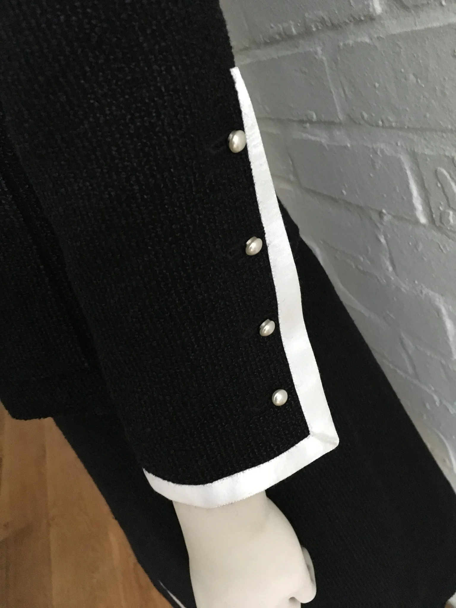Chanel 04P Black Wool Silk 2-piece suit F 36 UK 8 US 4 S LADIES