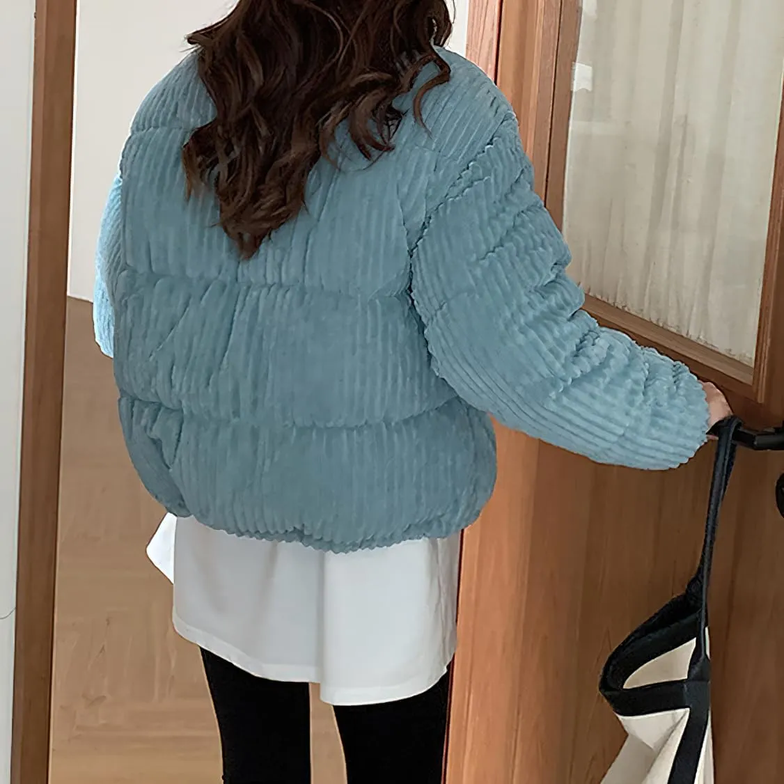 chouyatou Women Winter Warm Corduroy Puffer Jacket Quilted Down Zip Up Stand Collar Cropped Short Coats