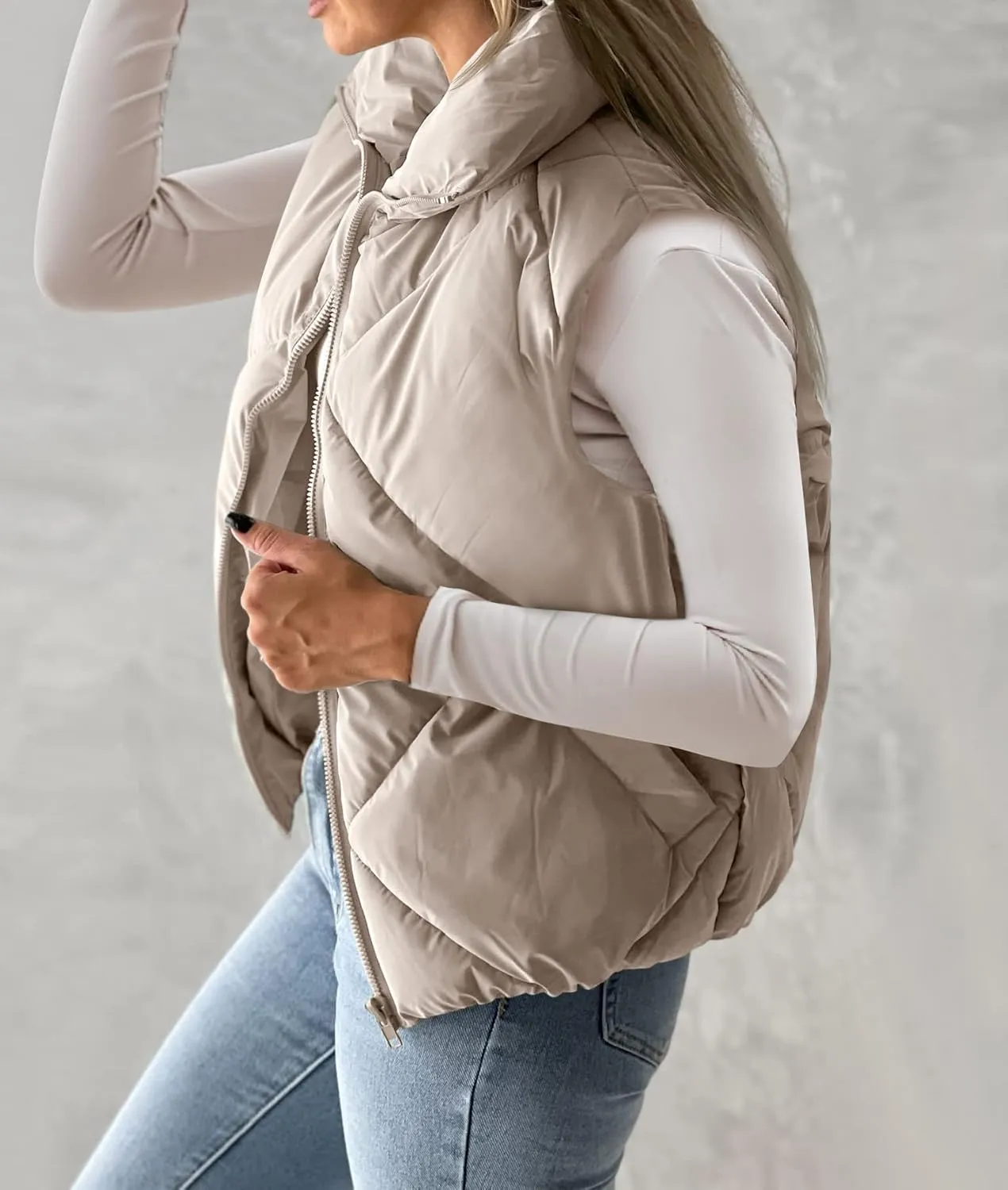 Newffr Women's Quilted Puffer Vest Sleeveless Lightweight Zip Up Jacket Winter Warm Coat Outerwear