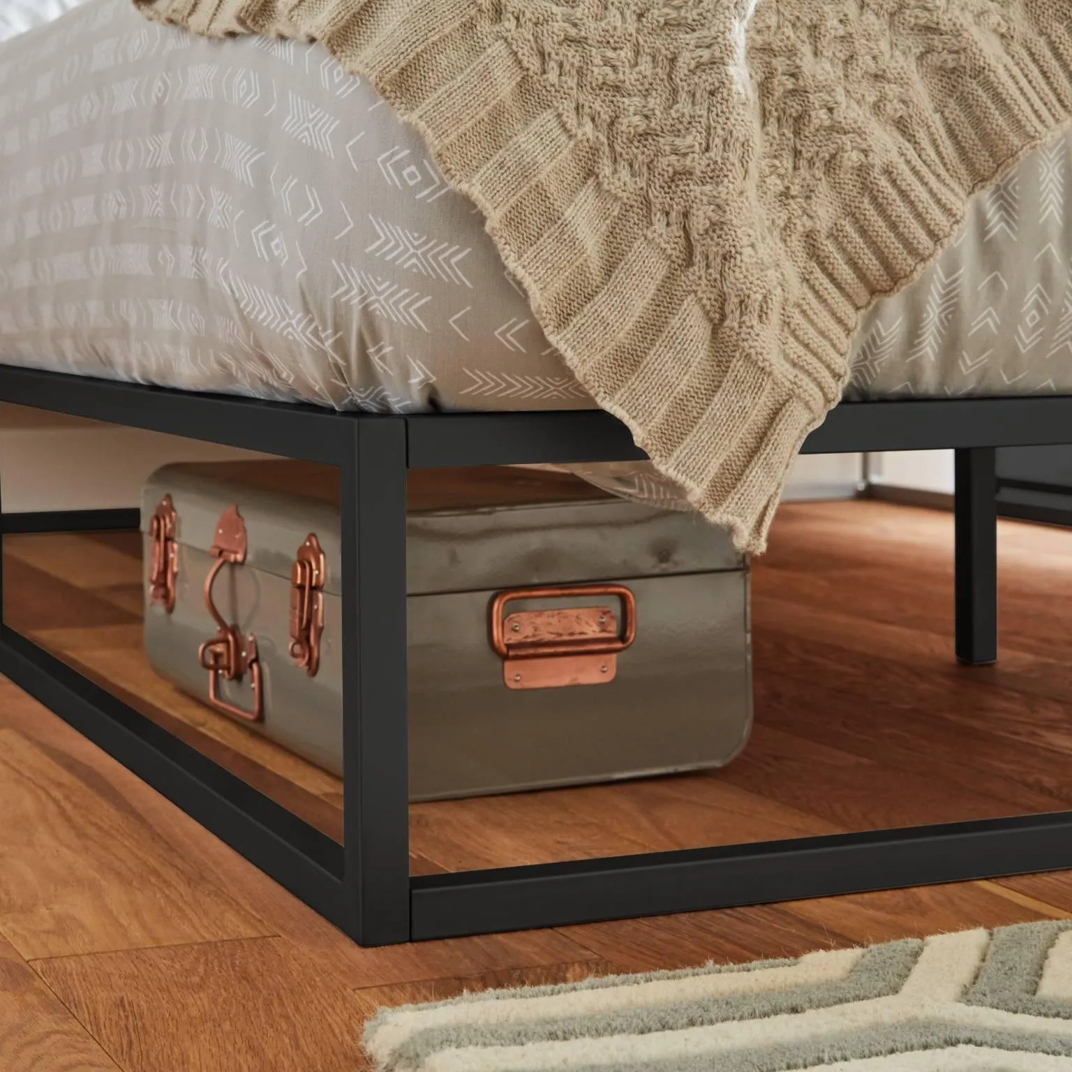 Outlet – Indy Double Platform Bed - Black Metal