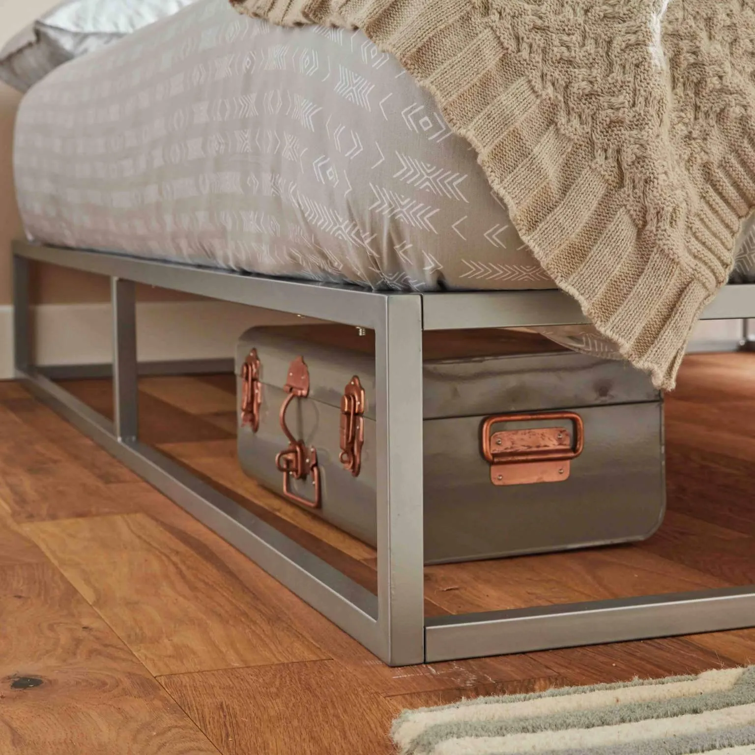 Outlet – Indy Double Platform Bed - Grey Metal