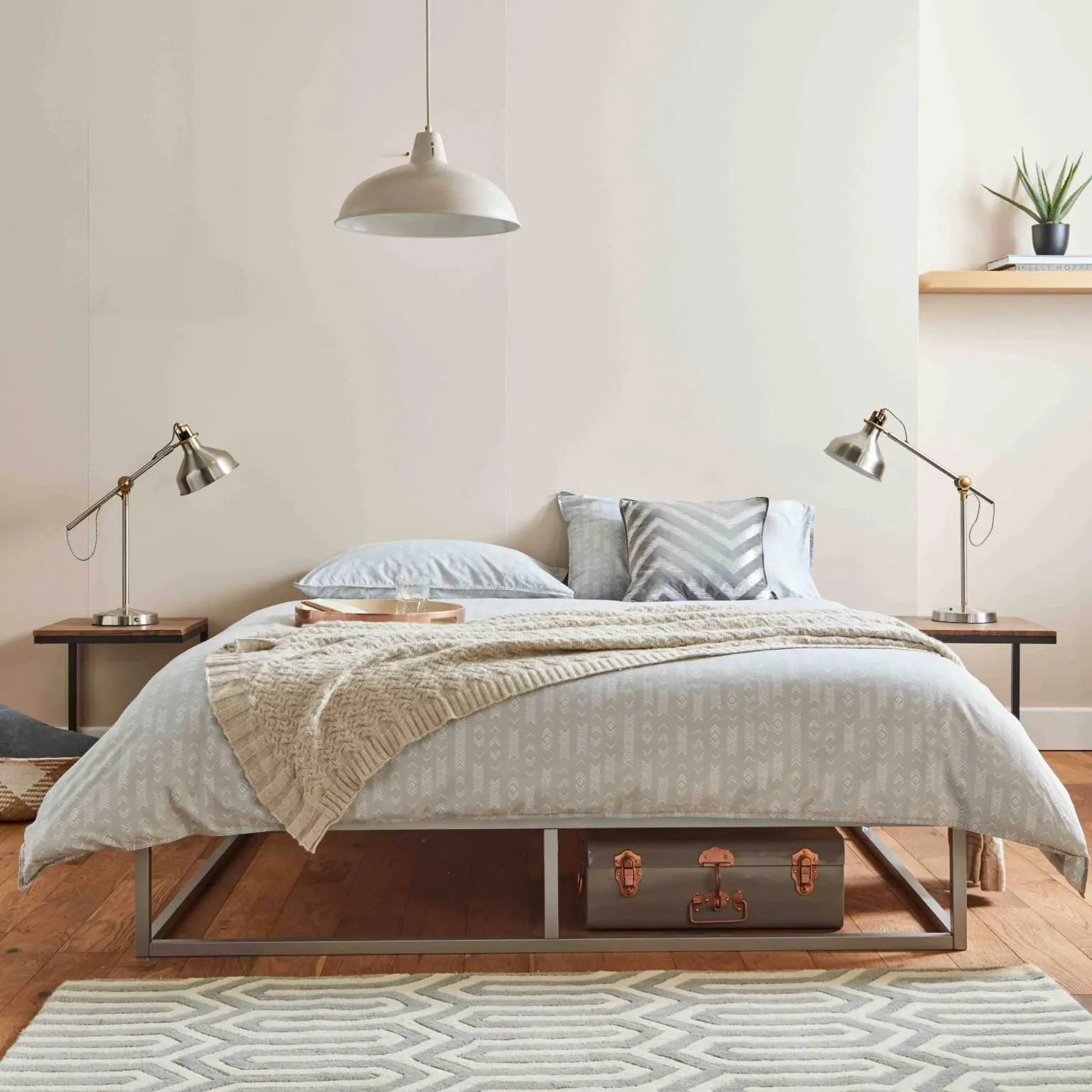 Outlet – Indy Double Platform Bed - Grey Metal