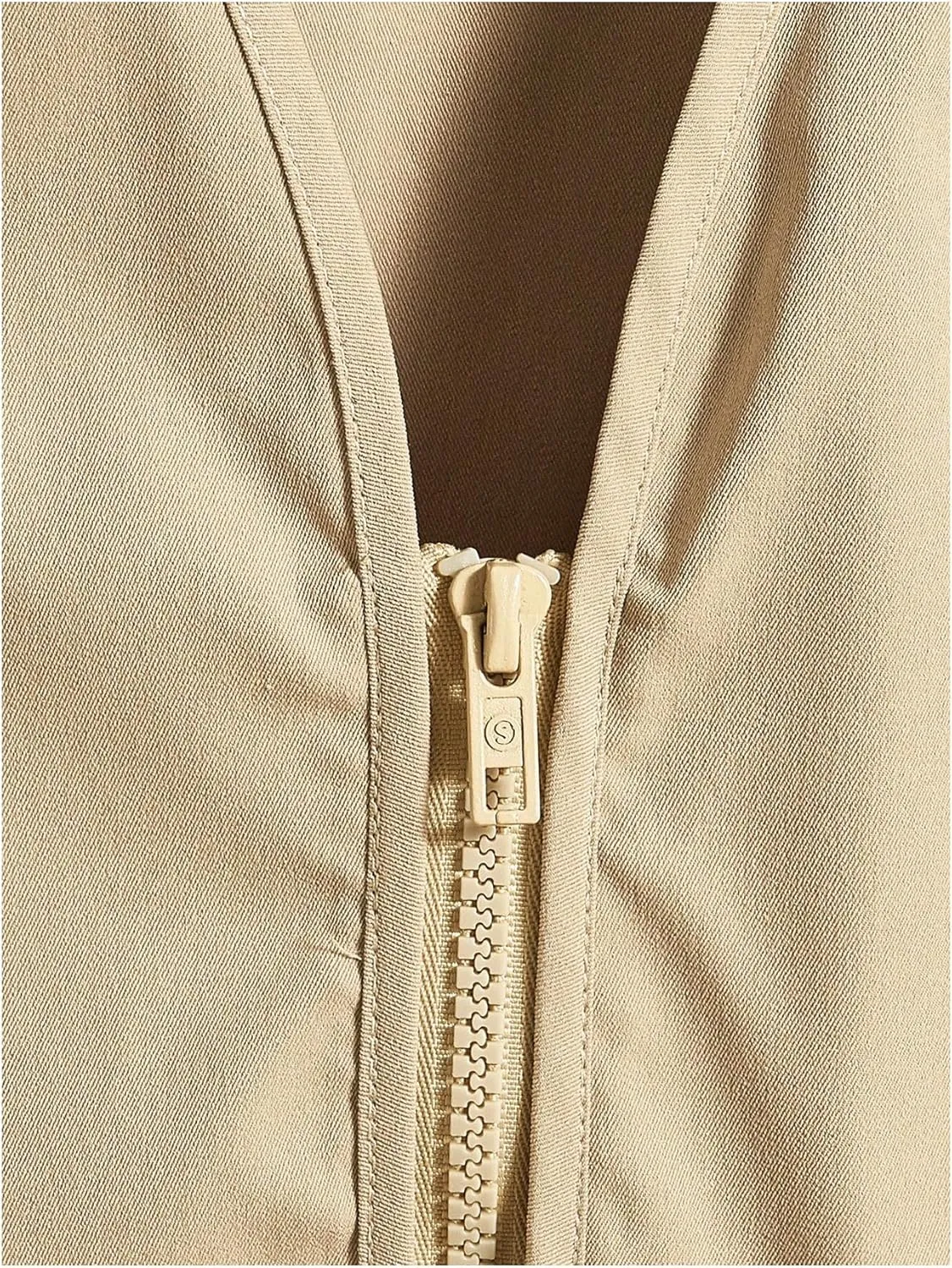 OYOANGLE Men's Sleeveless V Neck Zip Up Cargo Vest Letter Patched Flap Pocket Vest Coat Outerwear