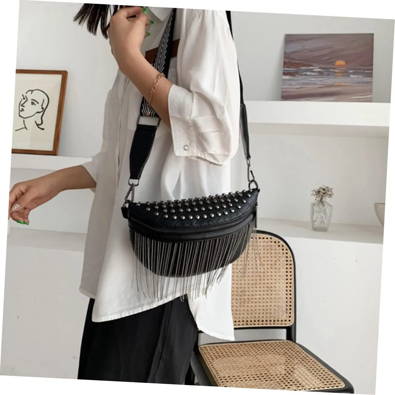Tassel Crossbody Bag Stylish Outdoor Purse with Zippered Closure for Everyday Use Versatile Phone Storage Pouch for Essentials
