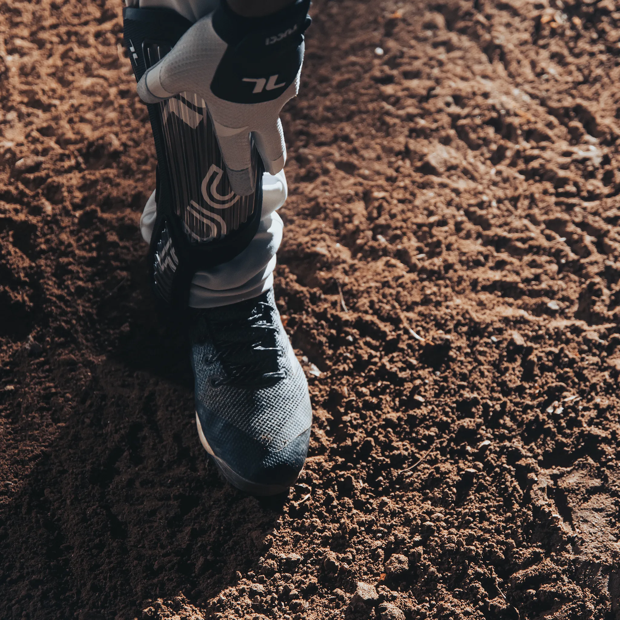 TUCCI VERONA Batter's Leg Guard