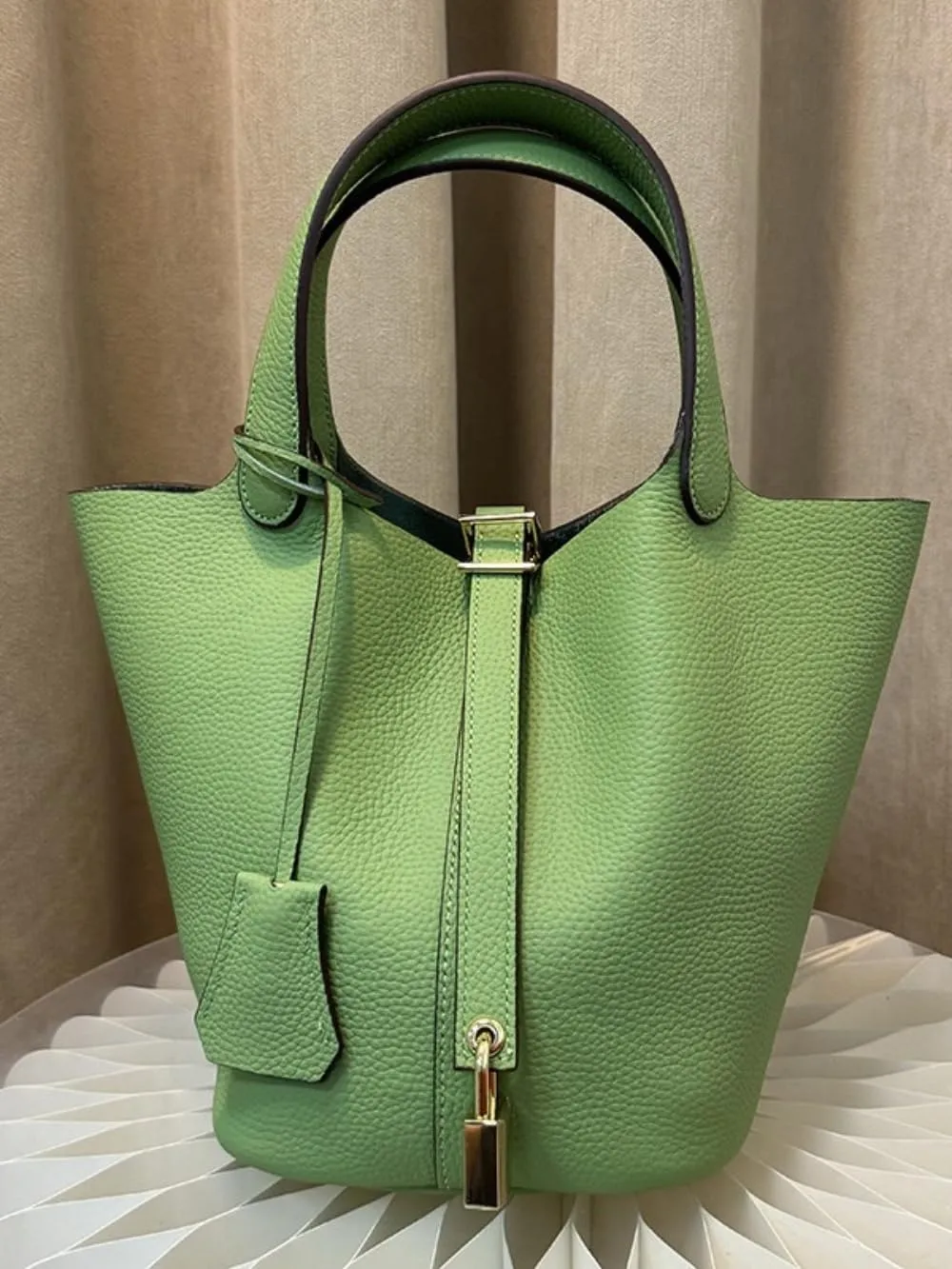 Women's Genuine Leather Bucket Bag: Vegetable Basket Soft Leather Tote with Lock Stylish Versatile Daily Use Shoulder Handbag